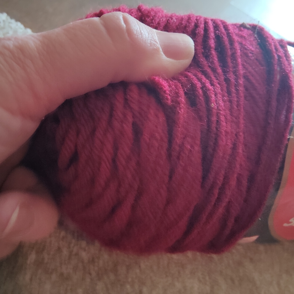 New Red Heart Super Saver Yarn Color Burgundy - Picture 6 of 6
